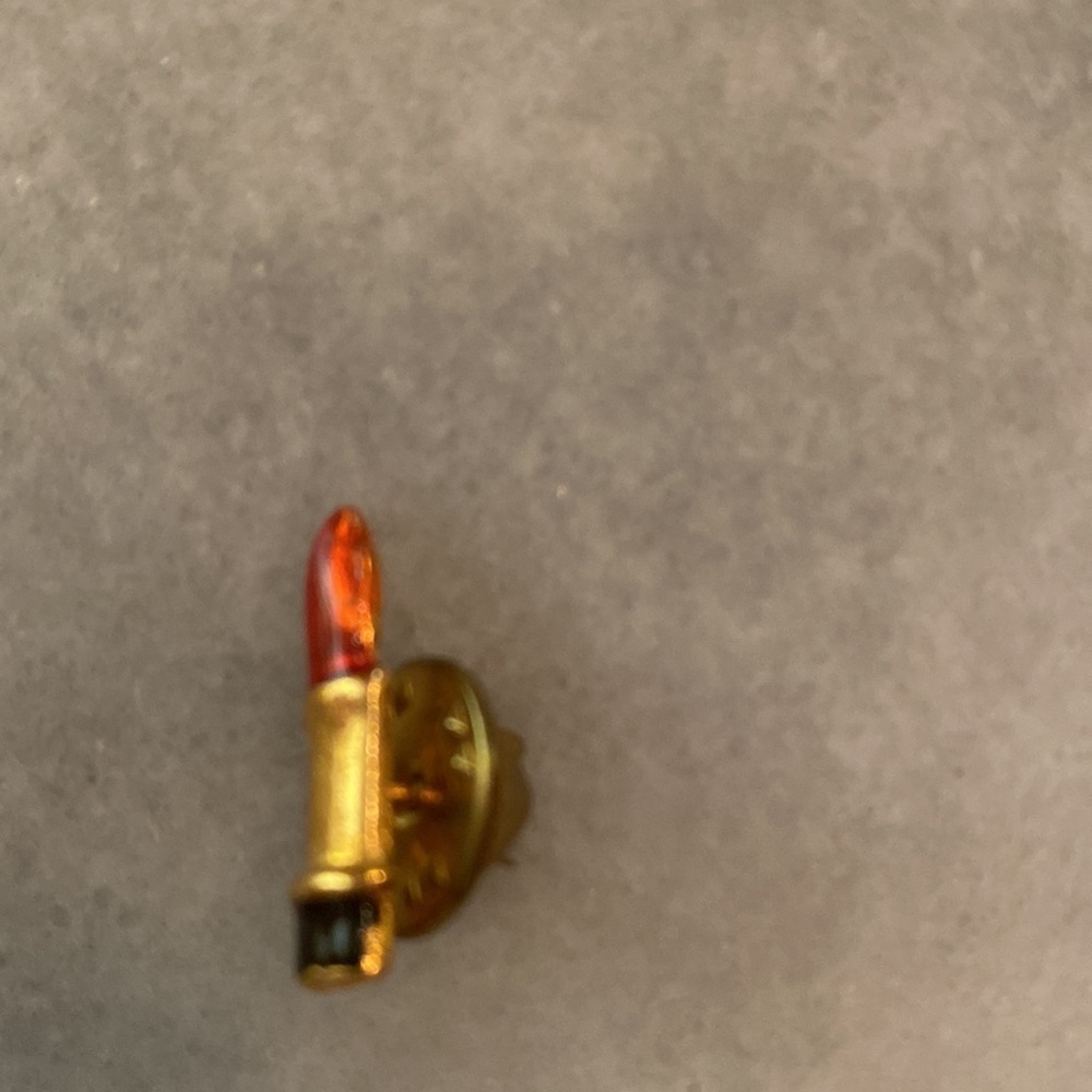 Red Lipstick Pin - Picture 3 of 5